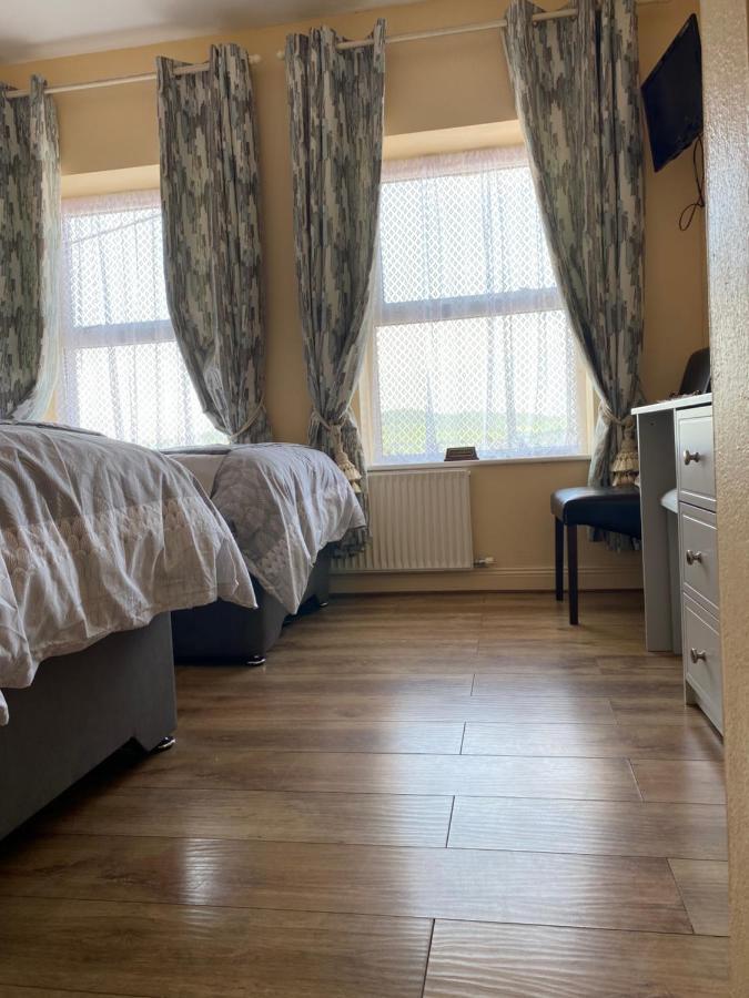 Boland'S Accommodation Дингъл Екстериор снимка