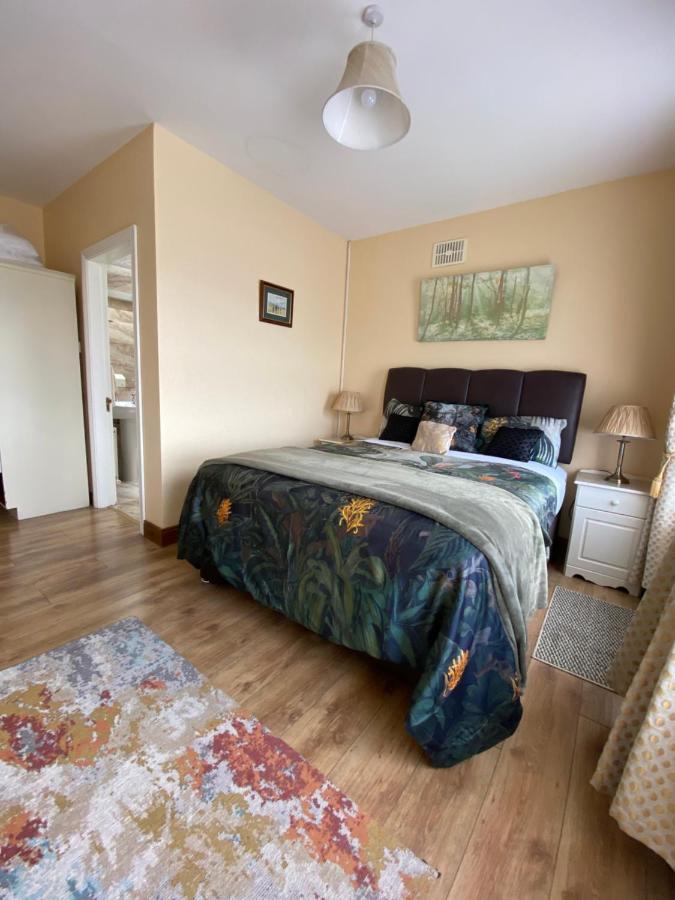 Boland'S Accommodation Дингъл Екстериор снимка