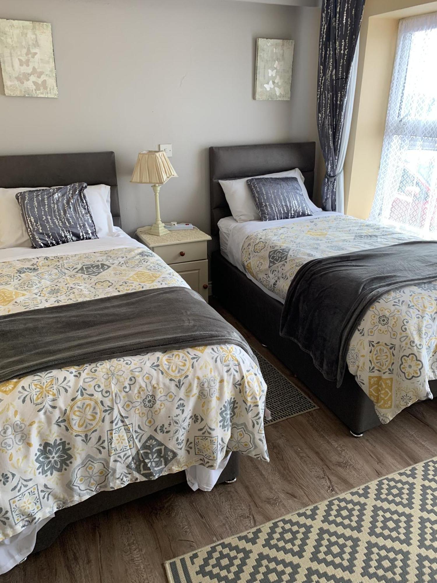 Boland'S Accommodation Дингъл Екстериор снимка