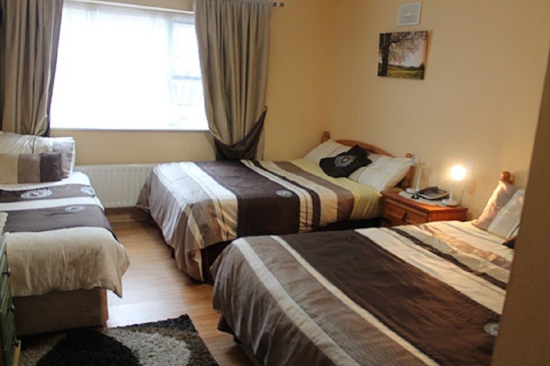 Boland'S Accommodation Дингъл Екстериор снимка